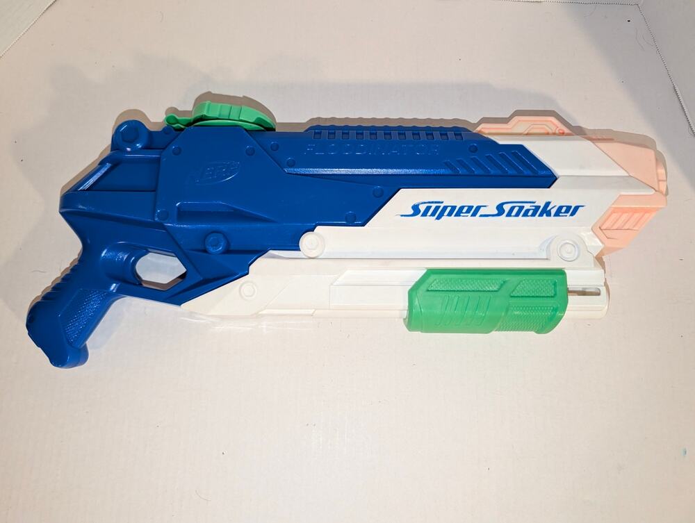 Nerf Super Soaker - Floodinator Water Blaster Pump Action Long Distance Gun